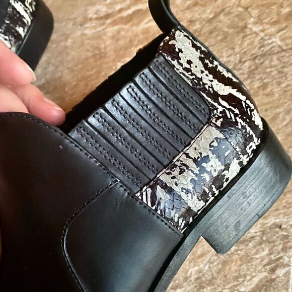 Pour La Victoire Two-Tone Ankle Booties - Picture 8 of 13